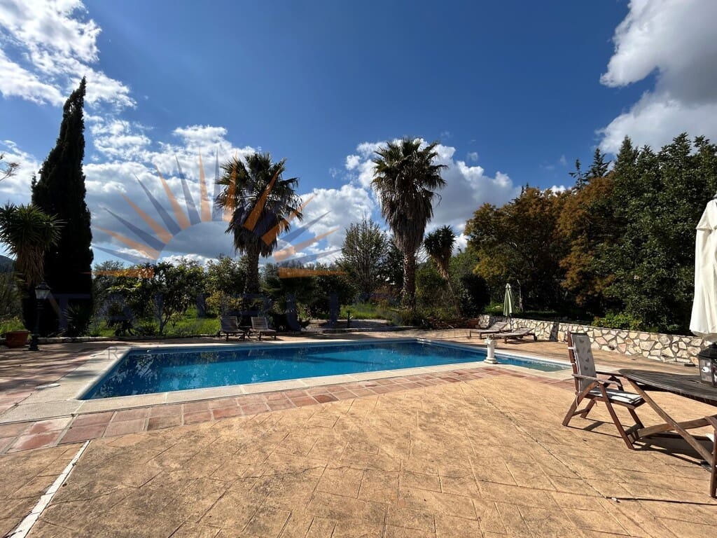 5 bedroom Villa for sale in Periana with pool - € 575,000 (Ref: 9698682)