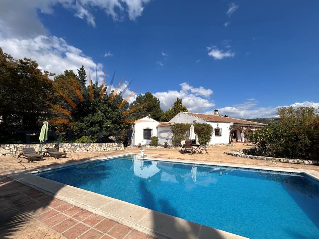 5 bedroom Villa for sale in Periana with pool - € 575,000 (Ref: 9698682)