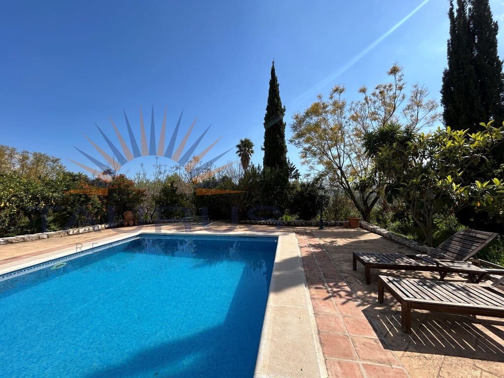 5 bedroom Villa for sale in Periana with pool - € 575,000 (Ref: 9698682)