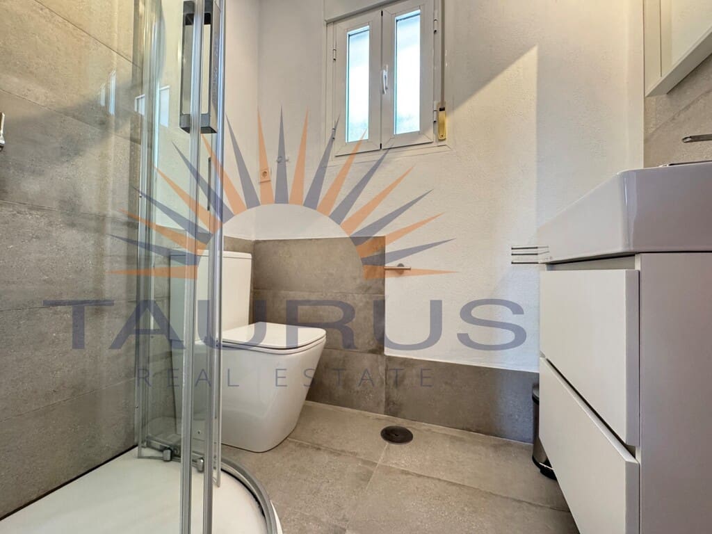 3 soveværelse Villa til salg i Sayalonga med swimmingpool - € 475.000 (Ref: 9701482)