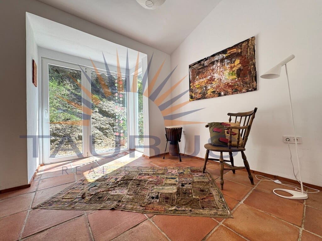 3 soveværelse Villa til salg i Sayalonga med swimmingpool - € 475.000 (Ref: 9701482)