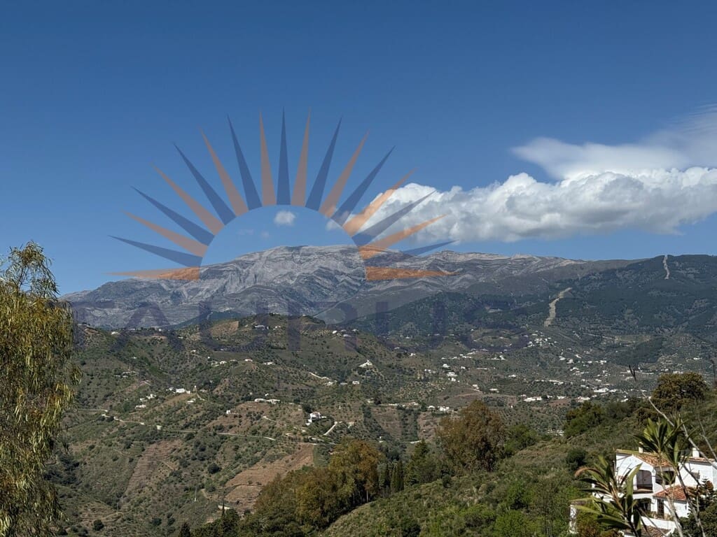 3 soveværelse Villa til salg i Sayalonga med swimmingpool - € 475.000 (Ref: 9701482)