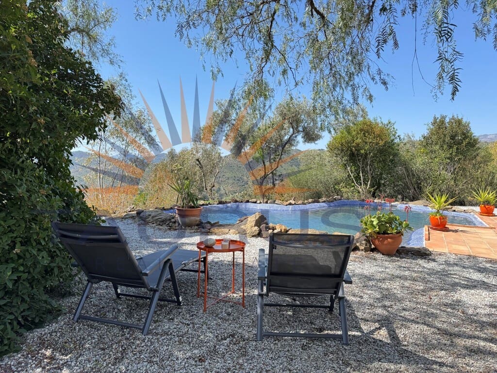 3 soveværelse Villa til salg i Sayalonga med swimmingpool - € 475.000 (Ref: 9701482)