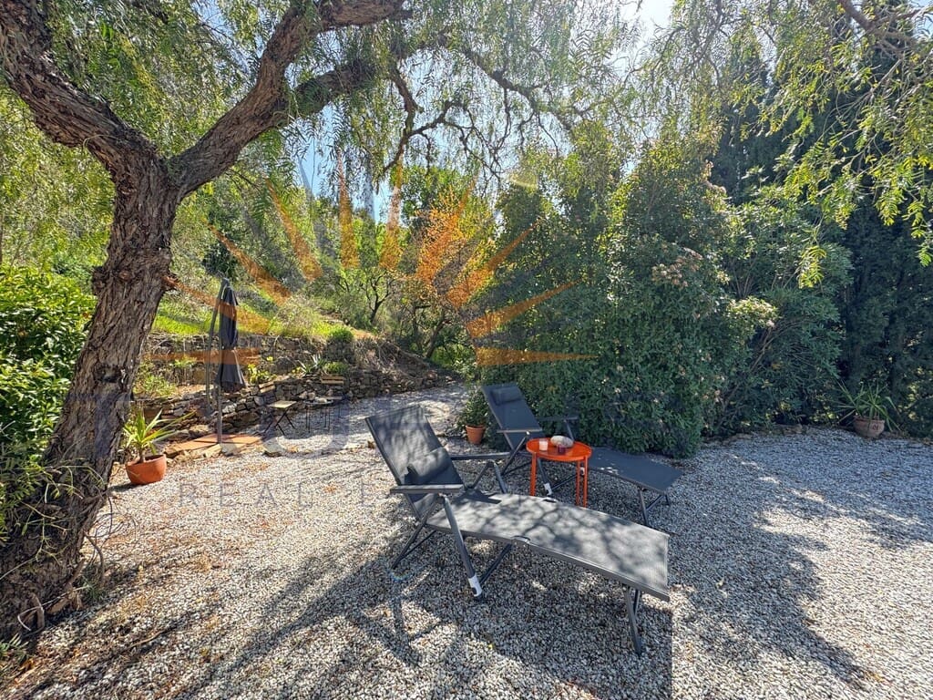 3 soveværelse Villa til salg i Sayalonga med swimmingpool - € 475.000 (Ref: 9701482)