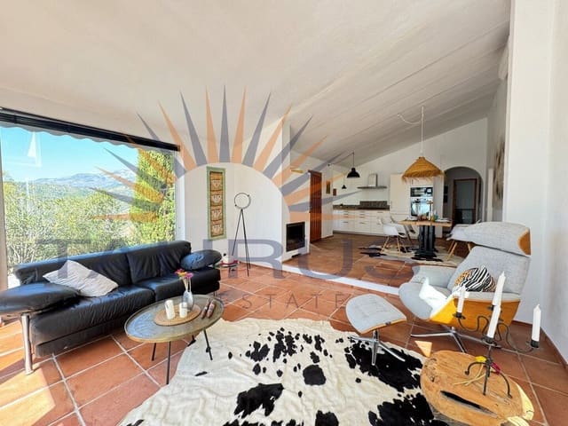 3 sovrum Villa till salu i Sayalonga med pool garage - 475 000 € (Ref: 9701482)