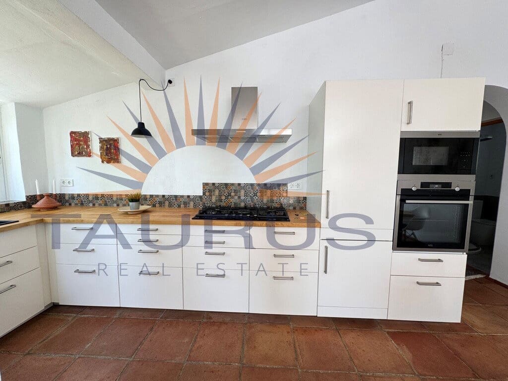 3 bedroom Villa for sale in Sayalonga with pool garage - € 475,000 (Ref: 9701482)