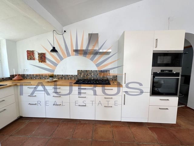 3 sovrum Villa till salu i Sayalonga med pool garage - 475 000 € (Ref: 9701482)