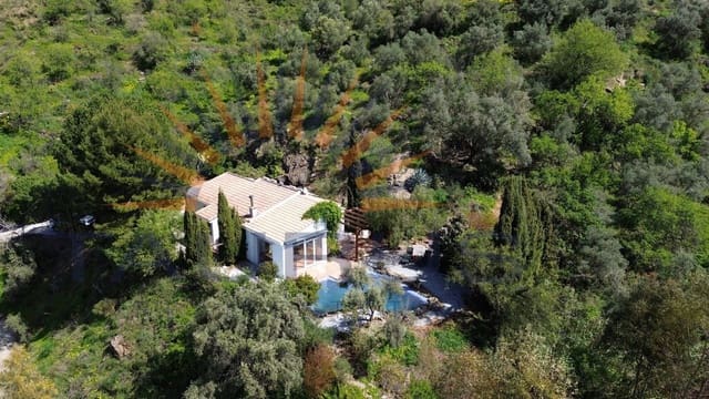 3 sovrum Villa till salu i Sayalonga med pool garage - 475 000 € (Ref: 9701482)