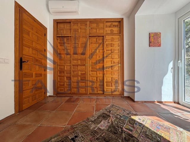3 sovrum Villa till salu i Sayalonga med pool garage - 475 000 € (Ref: 9701482)