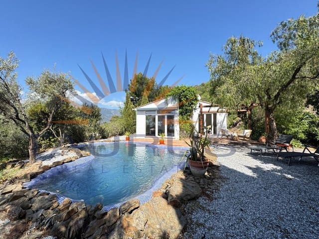 3 sovrum Villa till salu i Sayalonga med pool garage - 475 000 € (Ref: 9701482)