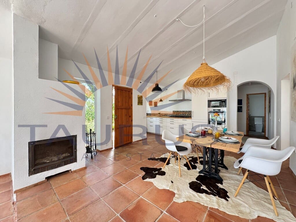 3 sovrum Villa till salu i Sayalonga med pool garage - 475 000 € (Ref: 9701482)