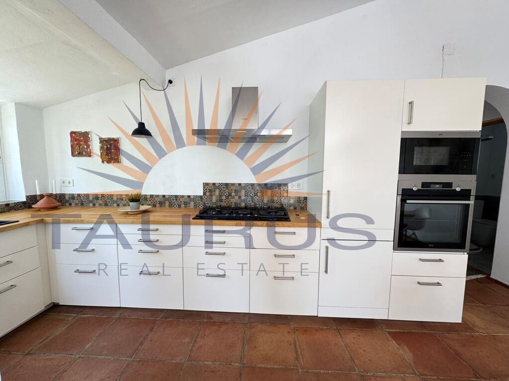 3 sovrum Villa till salu i Sayalonga med pool garage - 475 000 € (Ref: 9701482)