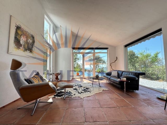 3 soverom Villa til salgs i Sayalonga med svømmebasseng - € 475 000 (Ref: 9701482)
