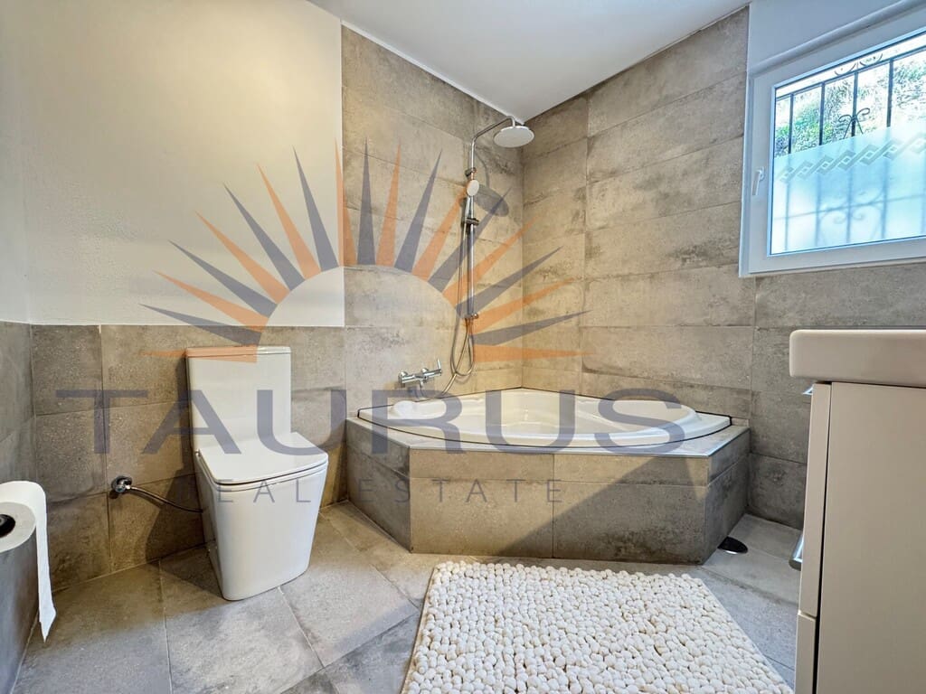 3 sovrum Villa till salu i Sayalonga med pool garage - 475 000 € (Ref: 9701482)