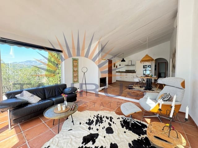 3 soverom Villa til salgs i Sayalonga med svømmebasseng - € 475 000 (Ref: 9701482)
