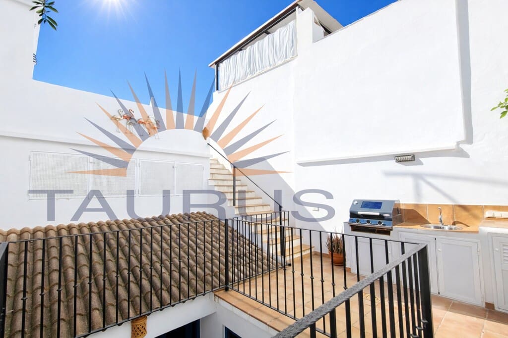 3 bedroom Townhouse for sale in Competa with pool - € 399,950 (Ref: 9732031)