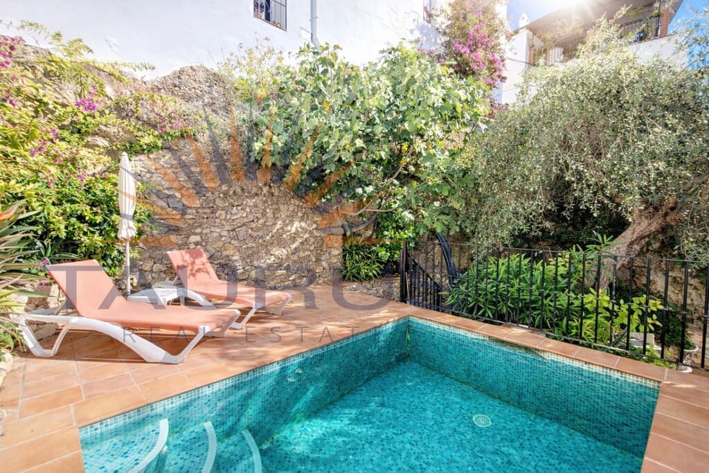 3 bedroom Townhouse for sale in Competa with pool - € 399,950 (Ref: 9732031)