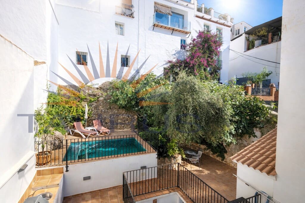 3 bedroom Townhouse for sale in Competa with pool - € 399,950 (Ref: 9732031)