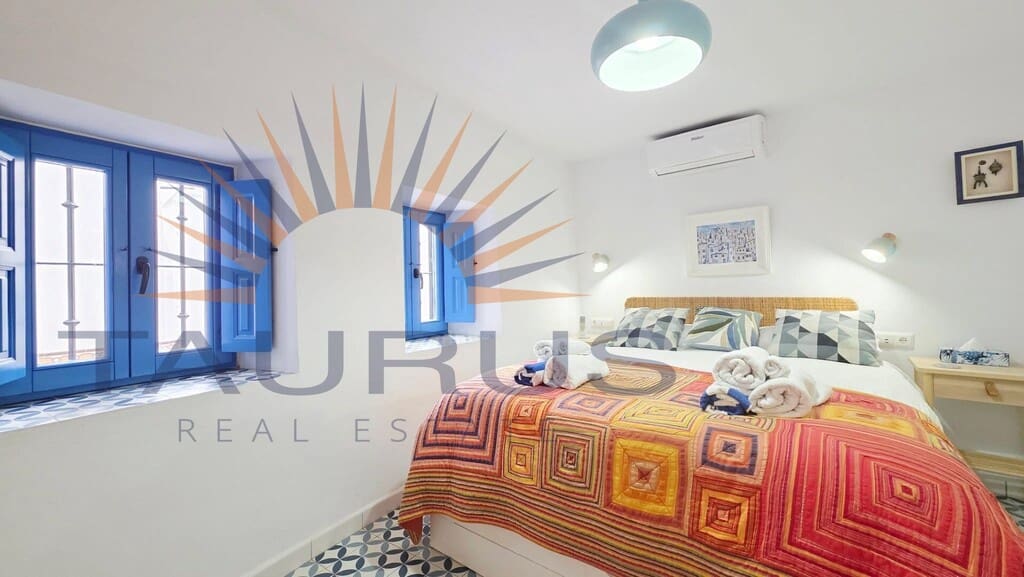 3 bedroom Townhouse for sale in Competa with pool - € 399,950 (Ref: 9732031)