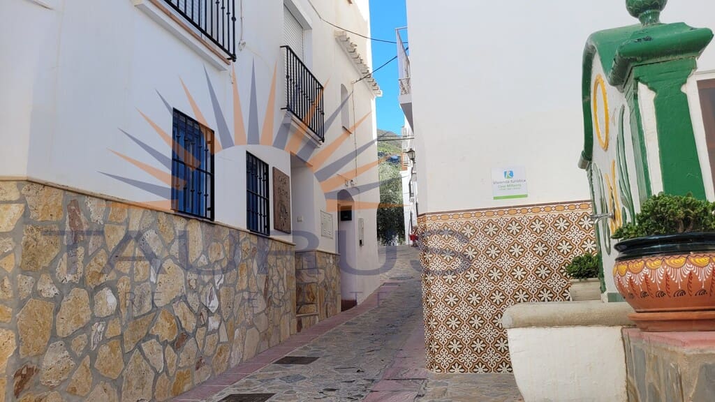 3 bedroom Townhouse for sale in Competa with pool - € 399,950 (Ref: 9732031)