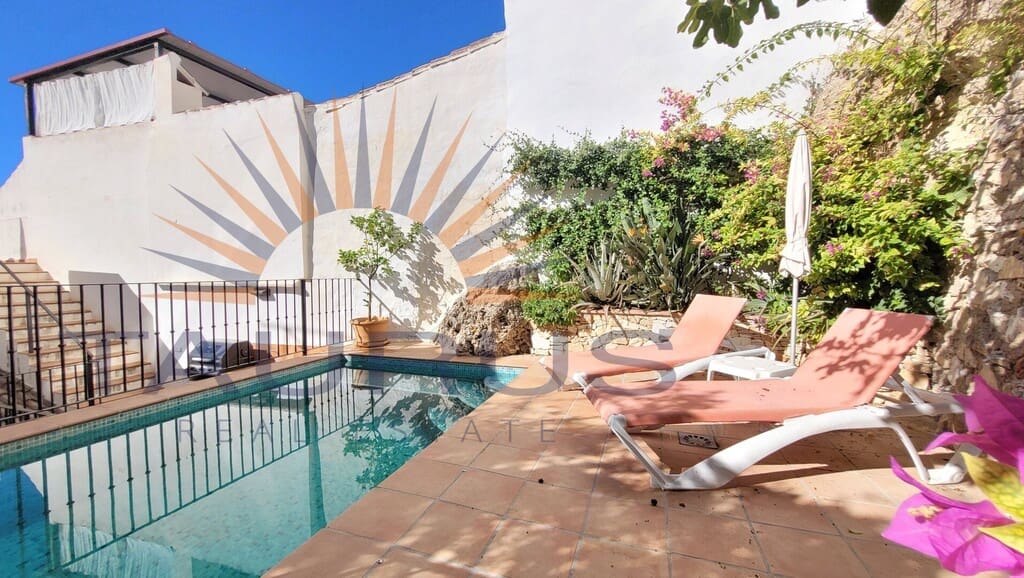 3 bedroom Townhouse for sale in Competa with pool - € 399,950 (Ref: 9732031)