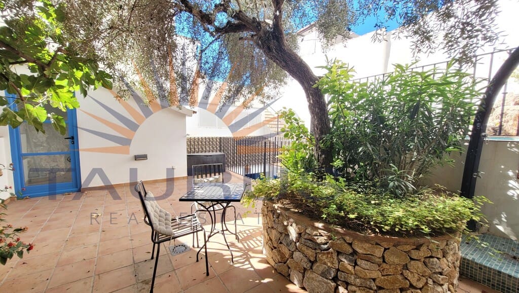 3 bedroom Townhouse for sale in Competa with pool - € 399,950 (Ref: 9732031)