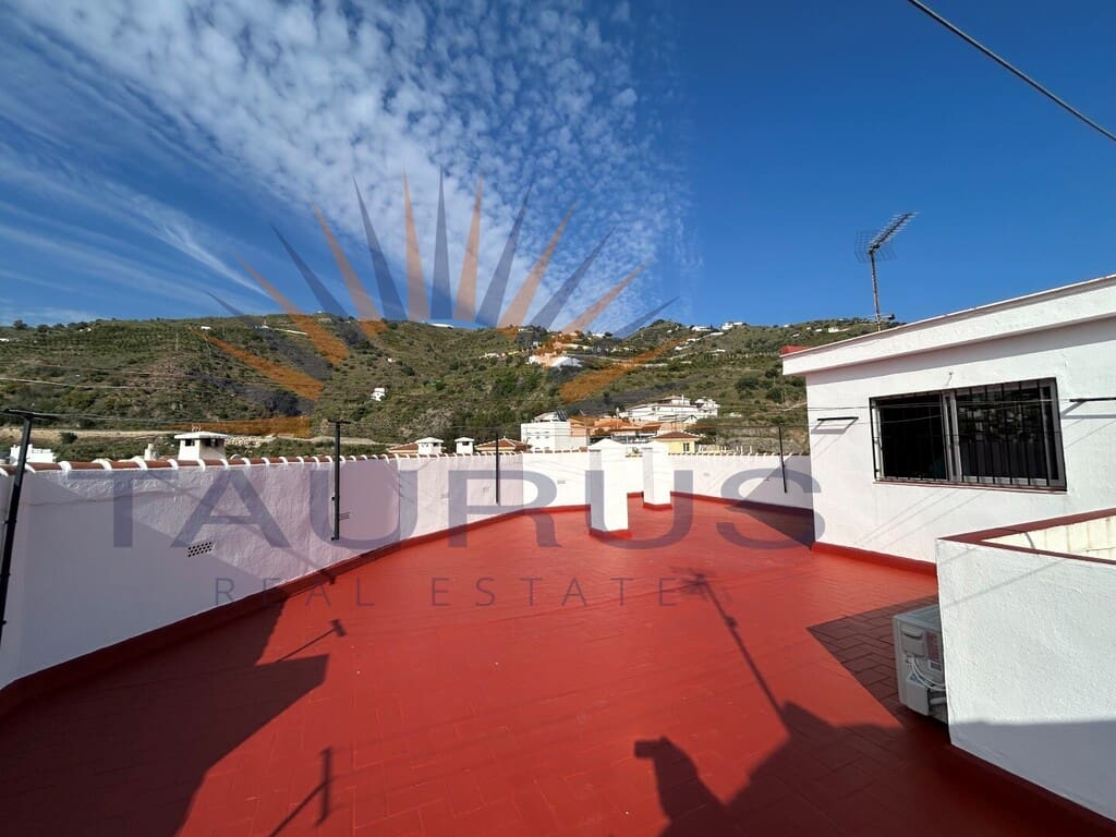 Casa de 3 habitaciones en Algarrobo en venta - 250.000 € (Ref: 9732032)