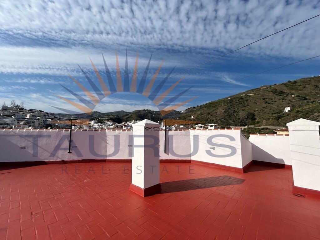 Casa de 3 habitaciones en Algarrobo en venta - 250.000 € (Ref: 9732032)