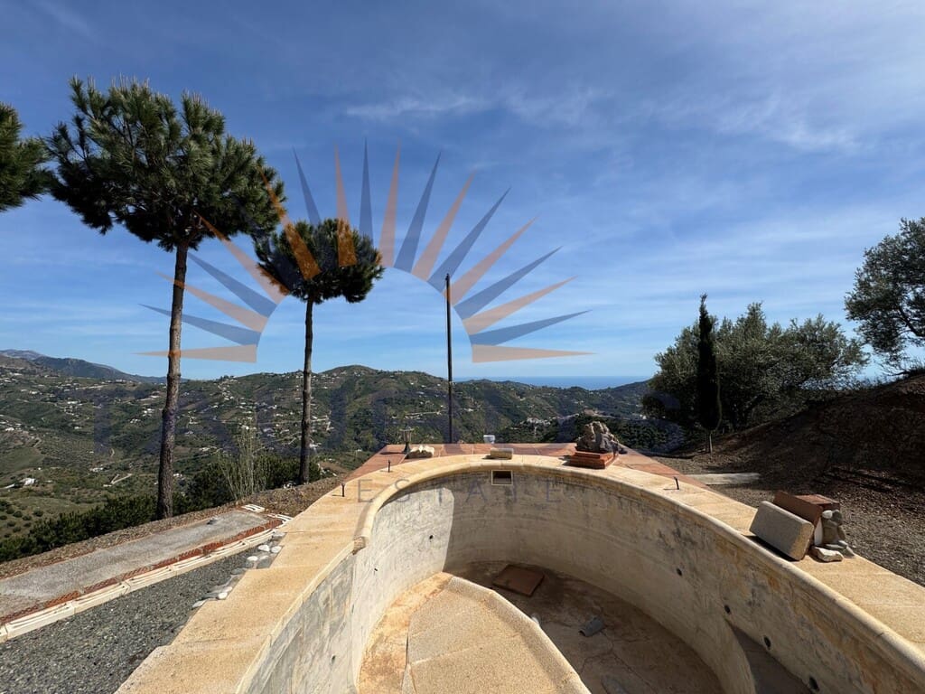 2 bedroom Villa for sale in Archez with pool - € 180,000 (Ref: 9786819)