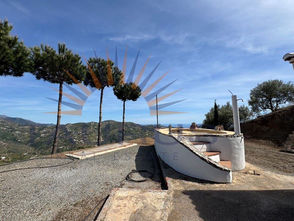 2 bedroom Villa for sale in Archez with pool - € 180,000 (Ref: 9786819)