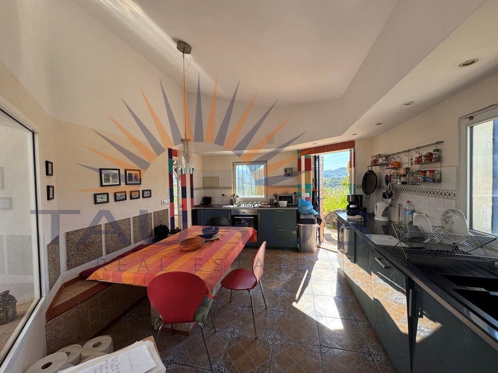 5 bedroom Villa for sale in Sedella with pool garage - € 280,000 (Ref: 9790957)