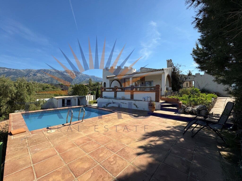 5 bedroom Villa for sale in Sedella with pool garage - € 280,000 (Ref: 9790957)