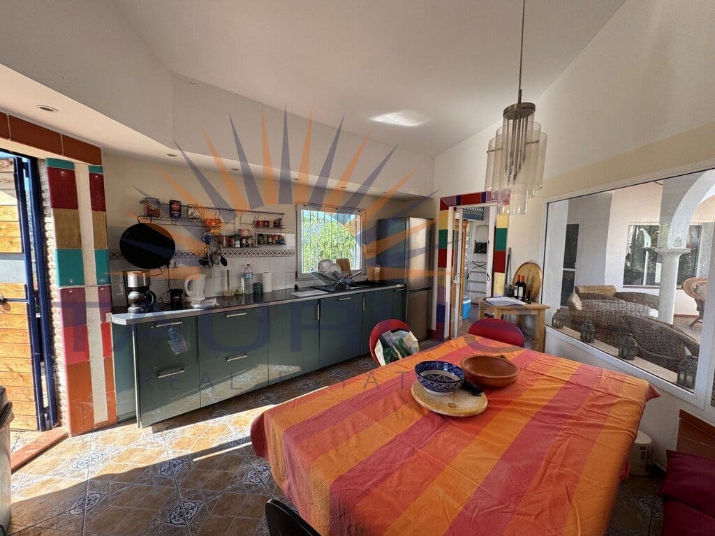 5 bedroom Villa for sale in Sedella with pool garage - € 280,000 (Ref: 9790957)