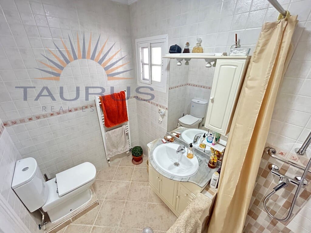 3 sypialnia Willa na sprzedaż w Caleta de Velez z basenem garażem - 620 000 € (Ref: 9790958)