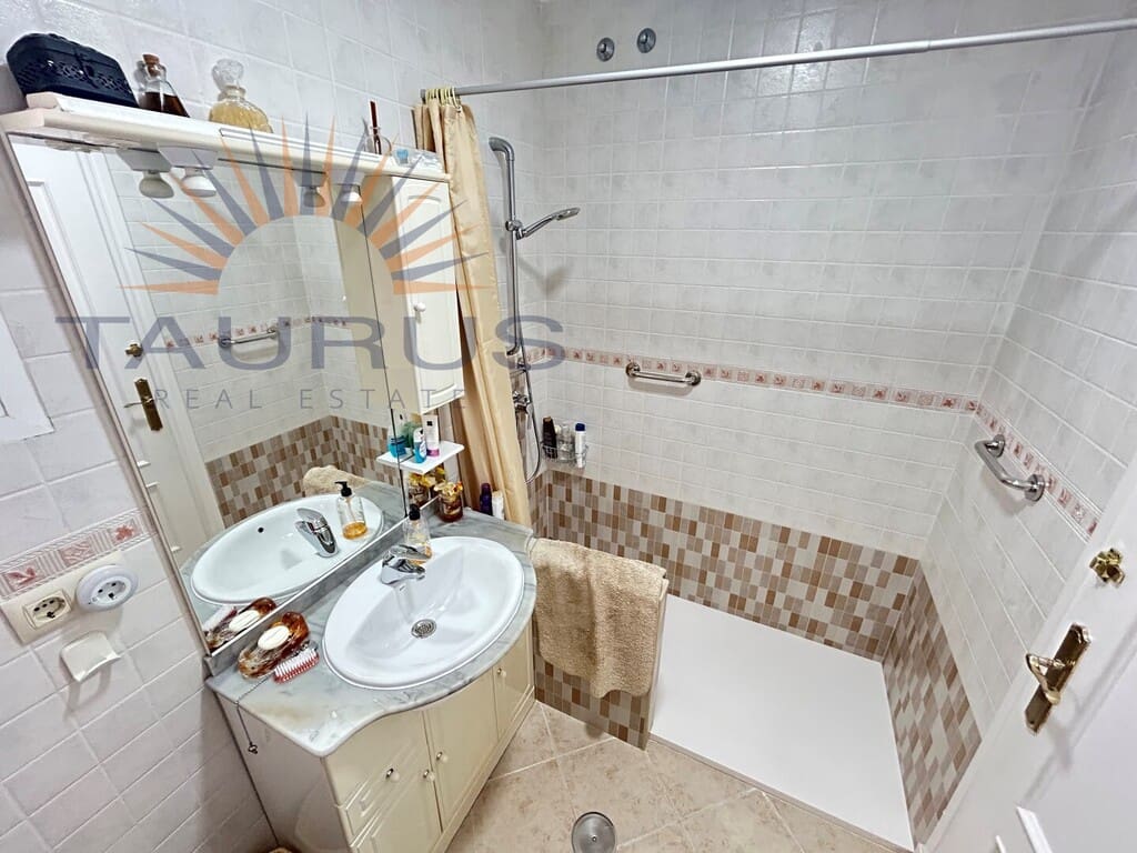 3 sypialnia Willa na sprzedaż w Caleta de Velez z basenem garażem - 620 000 € (Ref: 9790958)