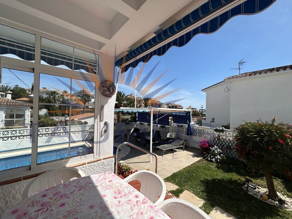 3 sypialnia Willa na sprzedaż w Caleta de Velez z basenem garażem - 620 000 € (Ref: 9790958)