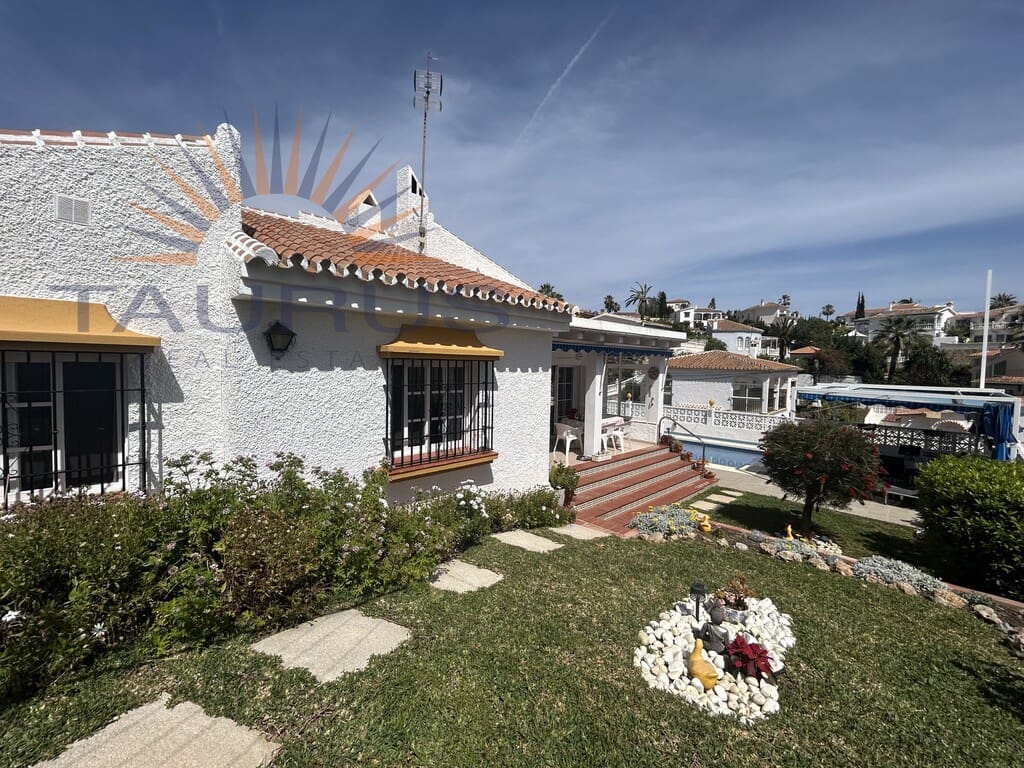 3 sypialnia Willa na sprzedaż w Caleta de Velez z basenem garażem - 620 000 € (Ref: 9790958)