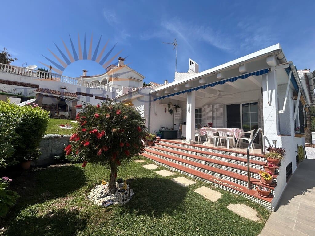 3 sypialnia Willa na sprzedaż w Caleta de Velez z basenem garażem - 620 000 € (Ref: 9790958)