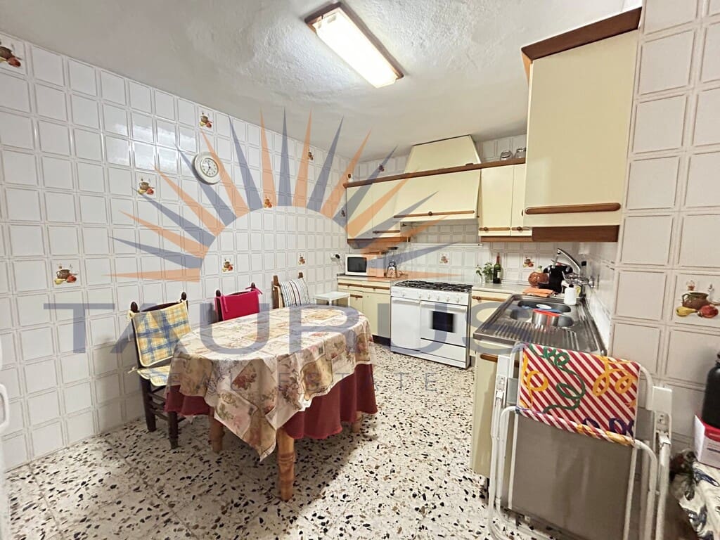 3 makuuhuone Omakotitalo myytävänä paikassa Comares mukana 
autotalli - 190 000 € (Ref: 9796865)