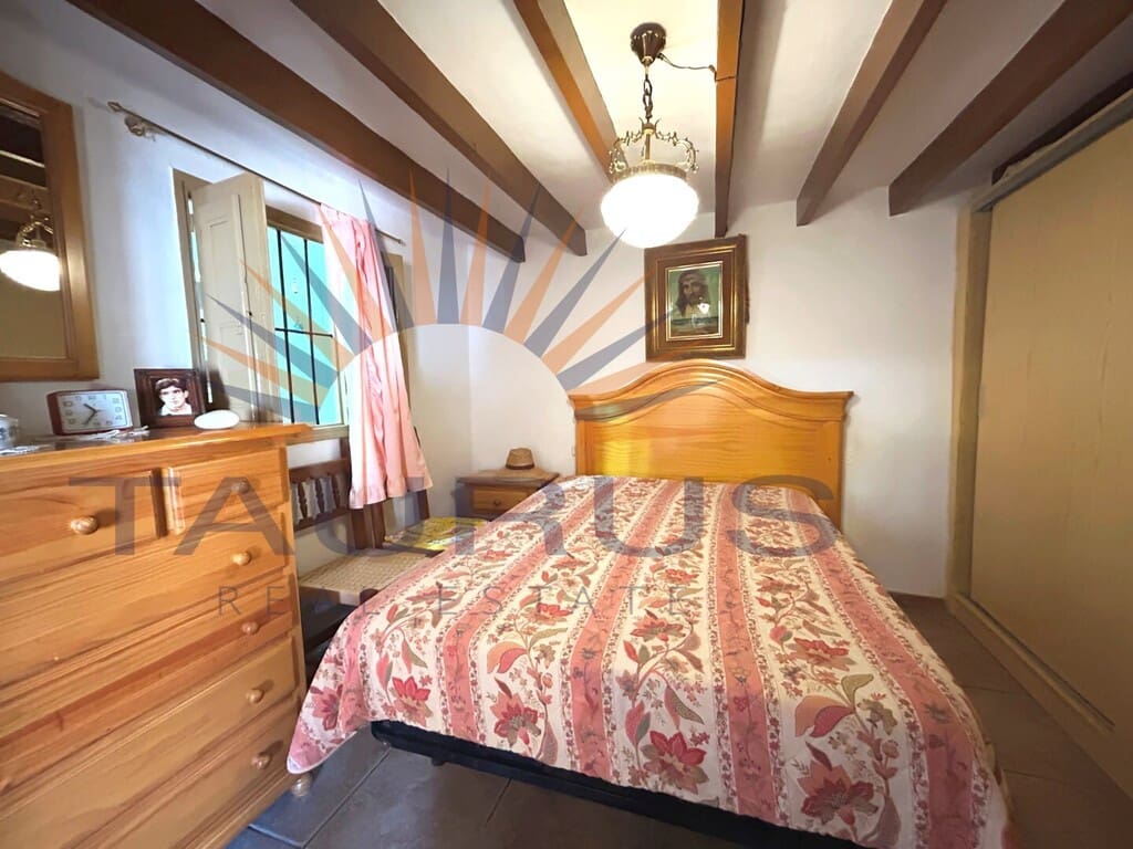 3 makuuhuone Omakotitalo myytävänä paikassa Comares mukana 
autotalli - 190 000 € (Ref: 9796865)