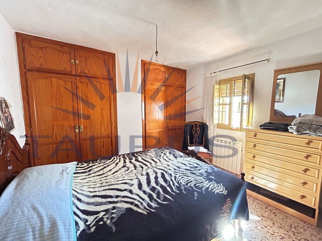 3 makuuhuone Omakotitalo myytävänä paikassa Comares mukana 
autotalli - 190 000 € (Ref: 9796865)