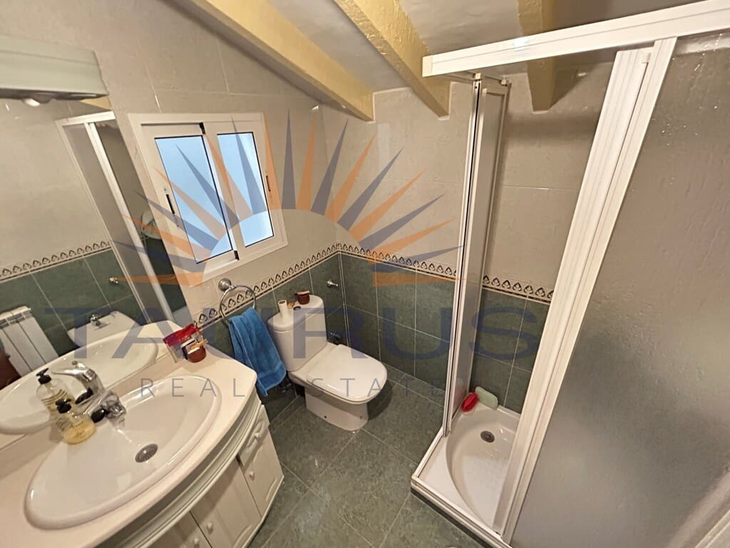 3 makuuhuone Omakotitalo myytävänä paikassa Comares mukana 
autotalli - 190 000 € (Ref: 9796865)