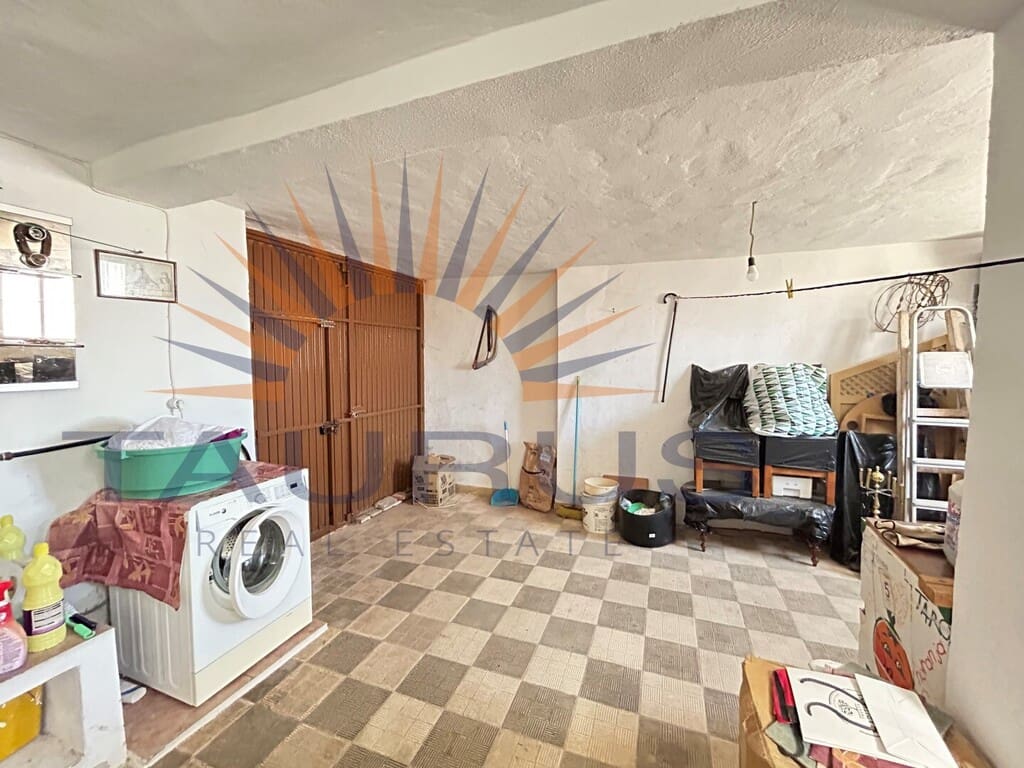 3 makuuhuone Omakotitalo myytävänä paikassa Comares mukana 
autotalli - 190 000 € (Ref: 9796865)