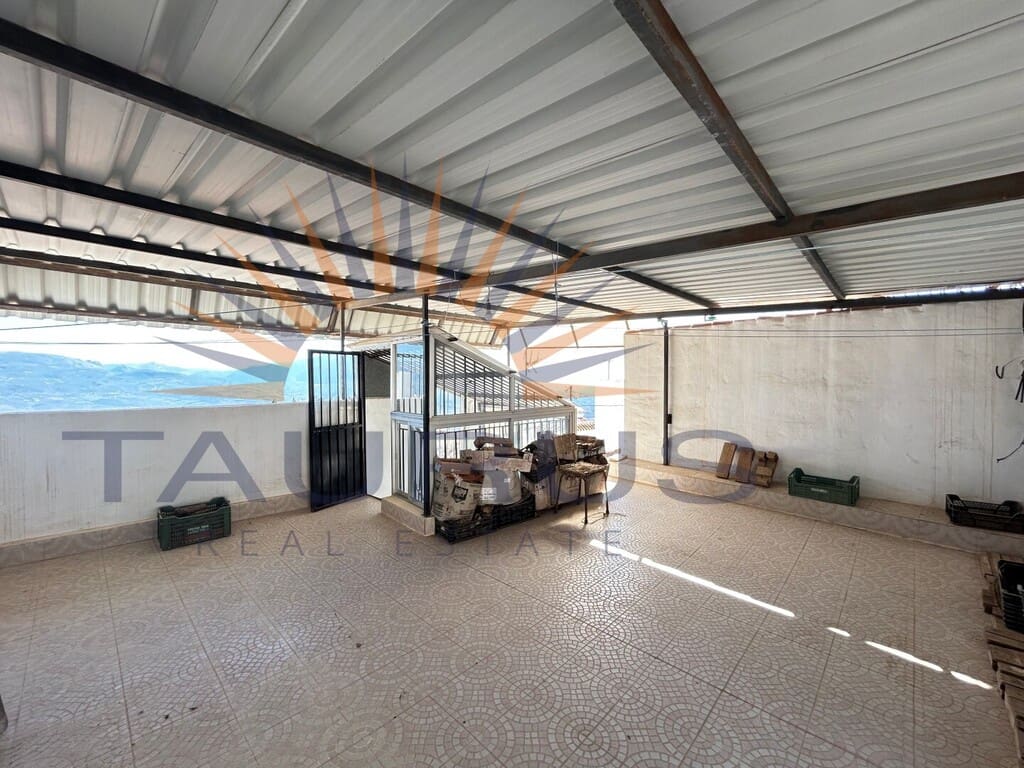 3 makuuhuone Omakotitalo myytävänä paikassa Comares mukana 
autotalli - 190 000 € (Ref: 9796865)