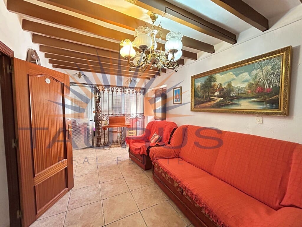 3 makuuhuone Omakotitalo myytävänä paikassa Comares mukana 
autotalli - 190 000 € (Ref: 9796865)