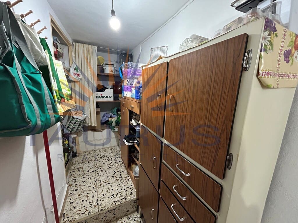 3 makuuhuone Omakotitalo myytävänä paikassa Comares mukana 
autotalli - 190 000 € (Ref: 9796865)