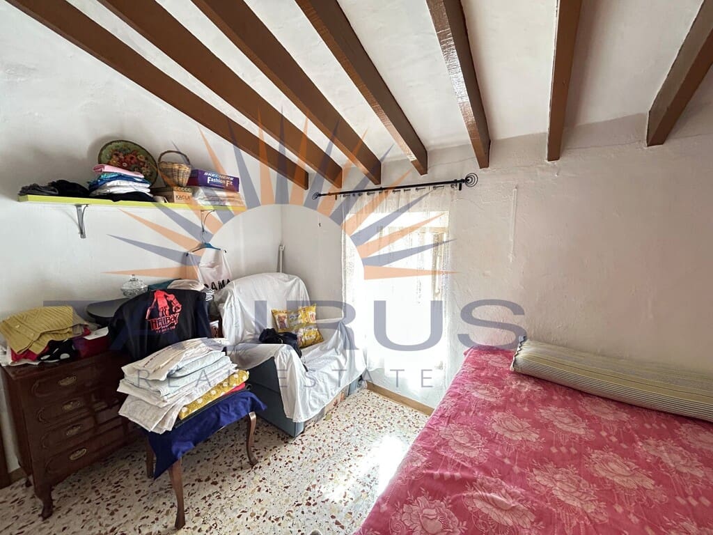 3 makuuhuone Omakotitalo myytävänä paikassa Comares mukana 
autotalli - 190 000 € (Ref: 9796865)