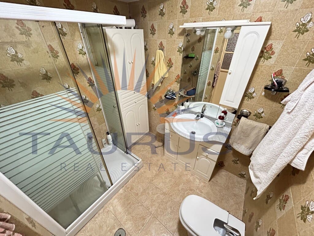 3 makuuhuone Omakotitalo myytävänä paikassa Comares mukana 
autotalli - 190 000 € (Ref: 9796865)