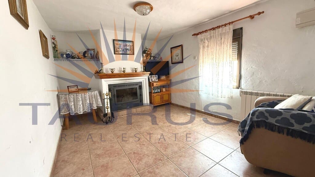 3 makuuhuone Omakotitalo myytävänä paikassa Comares mukana 
autotalli - 190 000 € (Ref: 9796865)