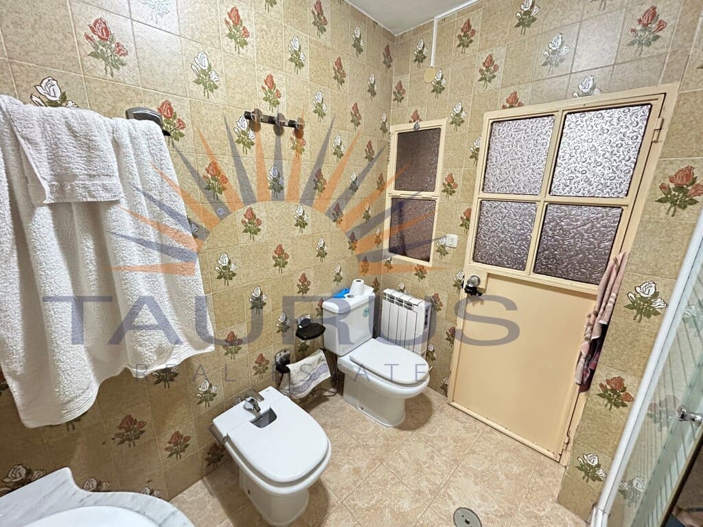 3 makuuhuone Omakotitalo myytävänä paikassa Comares mukana 
autotalli - 190 000 € (Ref: 9796865)